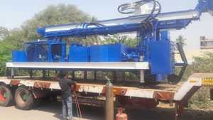 Foreuse rotative DTH Cum montée sur dérapage 300 mètres perceuse de puits d'eau montée sur remorque à vendre - Product Image 3