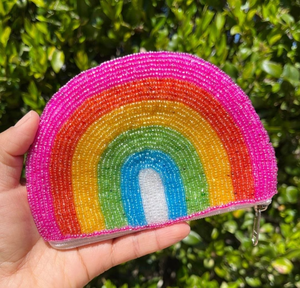 Pochette de monnaie en perles de rocaille détaillée multicolore offrant une façon élégante d'organiser les petits essentiels avec un doux par glowin fashion - Product Image 2