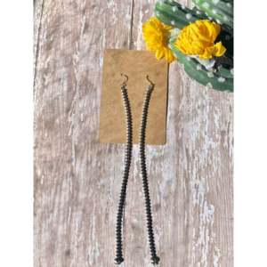 Boucles d'oreilles pendantes vintage en argent sterling Mason Lee avec fleur et boule, ornées de perles d'eau douce et d'émeraudes, idéales pour mariages et soirées - Product Image 1