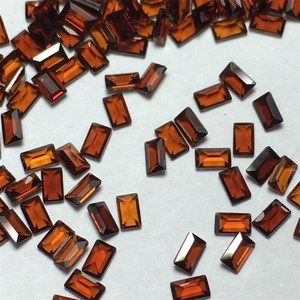 พลอยโกเมนสีแดงธรรมชาติทรงสี่เหลี่ยมผืนผ้า ขนาด 1.5x2.5 มม. หลังแบน หินประจำเดือนมกราคม ทรงเหลี่ยมมรกต พลอยเจียระไนทรงสี่เหลี่ยมผืนผ้าแบบคาโบชอง - Product Image 1