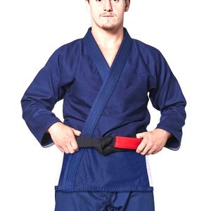 Uniformes personnalisés 100% coton MMA Gi pour hommes et femmes Costumes de karaté unisexes et vêtements de sport de judo avec marque personnalisée fabriquée au Pakistan - Product Image 3