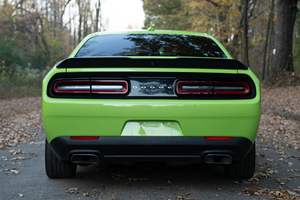 Dodge Challenger R/T Shaker Hemi V8 Diésel Manual R20 2023 Usado, Interior de Cuero Claro, Paquete Power Shaker, Sublime, Bajo Kilometraje - Product Image 5