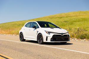 2023 USED GR C0-R0-LLA M0-RI-Z0 Edition Low Mileage Sound Engine R18 Tyre Panoramic Sunroof LED Headlights Ready to Ship - Product Image 3