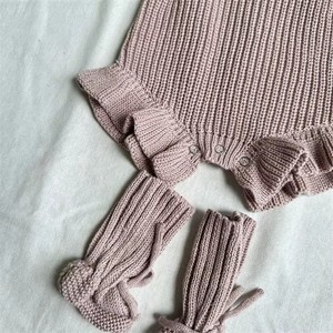 Ensemble de vêtements tricotés personnalisés pour bébés filles Ensemble de 3 pièces de body à volants avec bandeau et chaussons - Product Image 3