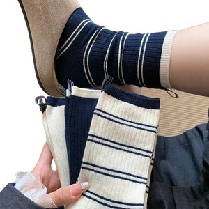 Vente en gros Printemps Automne Femmes Rayé Style Mi-Mollet Slouch Chaussettes Décontractées Mode Chaussettes - Product Image 1