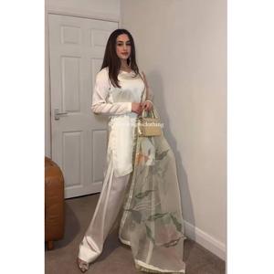 Designer de style traditionnel Satin de soie pour femmes Indian Wear Swarovski Work Dupatta & Kurti by Maruti Fashion - Product Image 1