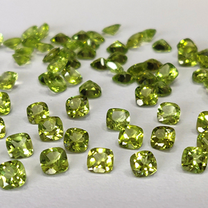 เบาะเพอริดอตธรรมชาติตัด4มม. แบบเหลี่ยมมุม-หลวม Peridot คุณภาพสูง - Product Image 1