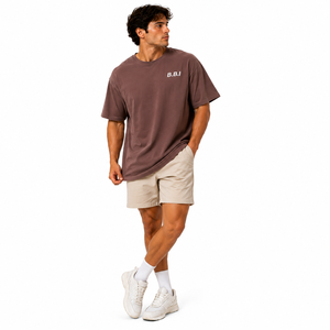 Camiseta Negra para Hombre con Estampado de Letras Doradas, Corte Regular, Cuello Redondo, Manga Corta, 100% Algodón Jersey - Product Image 4