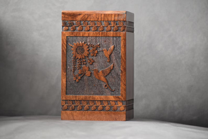 Urne en palissandre faite à la main sculptée tournesol et colibri mémorial souvenir urnes de crémation pour cendres adultes - Product Image 2