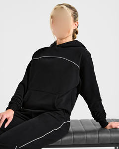 Survêtement pour femmes à deux pièces, sweat-shirt et pantalon de jogging noir avec logo personnalisé, très demandé, avec bordures, vêtements de sport respirants, ensembles de survêtement pour femmes - Product Image 4