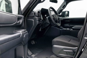 Como nuevo, precio asequible, 2026 Attitude Black TY - Land Cruiser Prado Estándar 2.4L Turbo 4x4 SUV, listo para enviar - Product Image 3