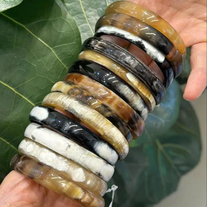 Bracelet manchette sculpté en corne de buffle naturelle, fait main, durable, style vintage, bijoux de créateur tendance - Product Image 3