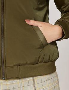 Veste matelassée Crop Street pour femme, décontractée, fermeture éclair, couleur unie, style varsity avec deux poches, toile imprimée brute - Product Image 3