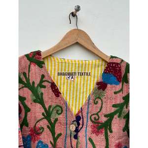 Abrigo de tela Kantha con bordado de diseño Suzani elegante para mujer, chaqueta de invierno de talla XL con borde crudo Suzani desmontable de longitud larga - Product Image 4