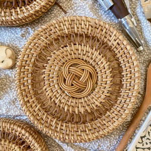 Posavasos de Ratán Reutilizables Hechos a Mano para Protección de Mesa, Bandeja de Aislamiento Térmico para Vasos, Accesorio de Decoración para el Hogar - Product Image 1