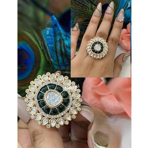 Bague Ethnique Traditionnelle pour Femme Pierre Rouge Éclat Faite pour les Fêtes de Fiançailles et les Cérémonies - Product Image 1