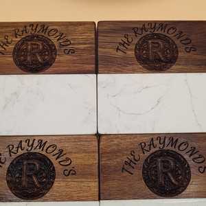 Posavasos de resina personalizados con nombres o iniciales, alfombrillas de epoxi personalizadas para regalos de devolución, tiendas de regalos en línea y posavasos de piedra - Product Image 5