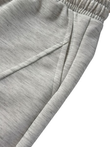 Shorts en molleton décontractés pour homme, confortables, mi-longs, avec poches, coupe décontractée, taille élastique et cordon de serrage, pour l'exercice, la gym et la détente - Product Image 5
