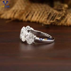 Anillo de oro blanco con diamantes ovalados TDW 5,10 de color blanco Forever Elegance Band de Labstone - Product Image 3