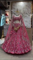 Achetez un nouveau lehenga choli extensible et évasé en fausse fourrure douce brodée avec un motif papillon, disponible en plusieurs couleurs, 4 mètres.