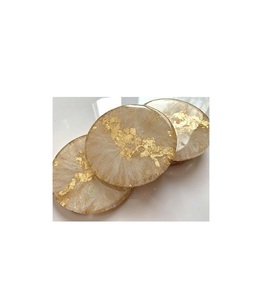 Ensemble de dessous-de-verre en résine faits à la main pour la décoration de la maison, fabriqués avec un matériau durable, adaptés aux cadeaux - Product Image 3