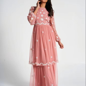 มินิเดรสประดับเลื่อมประดับด้วยลูกปัดหรูหราสำหรับวัยรุ่นชุดปาร์ตี้คลับแต่งพู่มีโลโก้ด้านหลังทรงตรง - Product Image 1