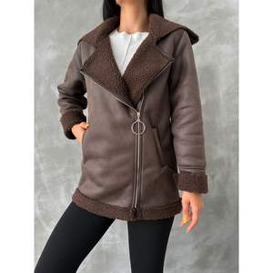 เสื้อแจ็คเก็ตหนังผู้หญิงแบบมีซิปและปกขนสัตว์ ขายส่ง - Product Image 3