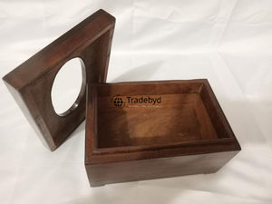Caja y Soporte para Pañuelos de Madera Hechos a Mano con Patrón Floral Grabado y Acabado Premium para Interiores Elegantes Tradebyd - Product Image 2