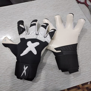 Guantes de portero de alta calidad de alta demanda, guantes de portero de látex alemanes genuinos profesionales, guantes de portero de mejor agarre - Product Image 2