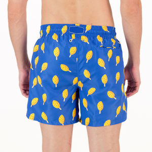 กางเกงว่ายน้ำชายลายโลโก้สั่งทำพิเศษ คุณภาพเยี่ยม ผลิตจากโพลีเอสเตอร์ 100% แห้งเร็ว ไม่ถักทอ เป็นมิตรกับสิ่งแวดล้อม พิมพ์ลายดิจิทัลสองด้าน - Product Image 4