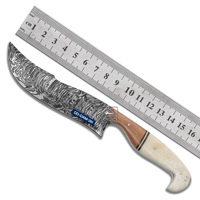 Couteau de chasse artisanal DD-DAM-258, lame en acier Damas, manche en os de buffle, étui en cuir gaufré, gravure laser