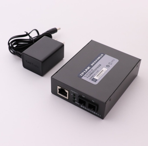 TP <span class=keywords><strong>LINK</strong></span> TL-FC314B-<span class=keywords><strong>20</strong></span> Chuyển Đổi Phương Tiện 1 SC + 4GE 4 Cổng Chuyển Đổi Chế Độ Đơn Sang Cat5 Gpon Olt - Product Image 3