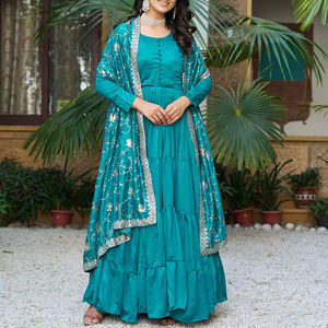 ชุดเดรสอนาร์กาลีแบบพรีเมียมยูนิตี้ ลักชัวร์ พร้อมผ้าคลุมไหลปักลาย ผ้าเรยอนเนื้อนุ่ม - Product Image 1