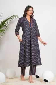 Vêtement pour femmes en gros, kurta droit en coton à imprimé floral avec pantalon et dupatta, longueur mollet, col en V, manches trois quarts, tenue marine - Product Image 2