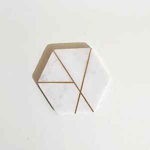 Dessous de verre élégants en or et marbre naturel Dessous de verre élégants en laiton Dessous de verre en pierre à plateau en gros pour la maison et les tapis de table - Product Image 2