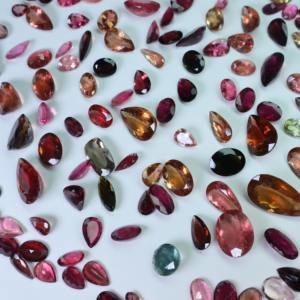 Lot de pierres précieuses de tourmaline multicolore, formes et tailles assorties - Product Image 1