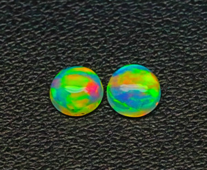 Superbe paire de pierres précieuses en cabochon d'opale éthiopienne-Welo Round Shape Opal Gems - Multi Fire Smooth Loose Stones en gros - Product Image 1