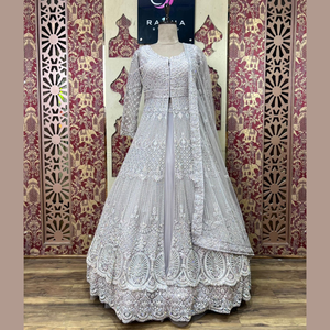 Trendy Mauve Indo Western Lehenga avec Dori Work et Diamond Highlights fabriqués à la main pour un parfait pour toutes les occasions de l'Inde - Product Image 2