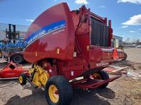 Presse à balles rondes New Holland Roll-Belt 450 Utility Plus d'occasion à vendre