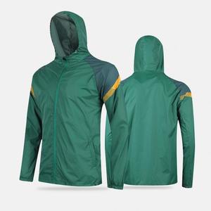 Chaqueta deportiva activa impermeable de poliéster con logotipo personalizado para hombre para invierno para senderismo, correr, entrenamiento con cierre de cremallera - Product Image 3