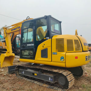 Mini-excavatrice sur chenilles Komatsu PC70-8 d'occasion, modèle 2023, poids opérationnel de 6 tonnes, bon état, composants originaux du Japon - Product Image 1