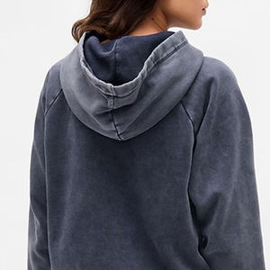 Sweat-shirt pour femme avec épaules tombantes et logo personnalisable, apparence solide et propre, service OEM pour les acheteurs en gros, prix d'usine pour les acheteurs - Product Image 5