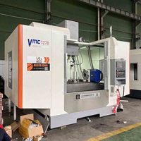 Centre d'usinage vertical de haute précision GSK CNC BT40 VMC1270 pour la fabrication de moules et de pièces automobiles
