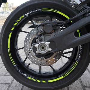 Kit di Strisce Adesive Giallo Fluorescente per Ruote da 17 Pollici Compatibili con Yamaha MT-07 2014-2022 - Product Image 1