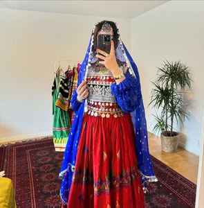 Robe en velours afghan traditionnelle brodée Salwar Kameez pour femmes, faite à la main, pour les fêtes de mariage, en coton taille personnalisée - Product Image 1