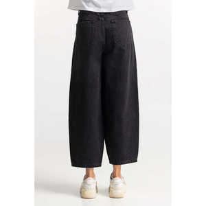 กางเกงยีนส์ขากว้างสีดำเอวสูง WM-JNS-SS24-009 กางเกงยีนส์แฟชั่นเรียบง่าย - Product Image 1