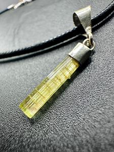 Collar con Colgante Fino de Plata de Ley 925 Chapado en Oro, Hecho a Mano con Piedra Preciosa Natural, Cristal de Turmalina Verde, Joyería Única para Regalo - Product Image 3