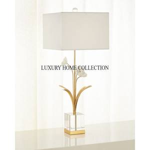 โคมไฟตั้งโต๊ะคริสตัลหรูหราพร้อมรายละเอียดสีทองหรูหราและเน้นการตกแต่งที่เหมาะสำหรับความสวยงามในบ้านระดับพรีเมียมในราคาที่ดีที่สุด - Product Image 4