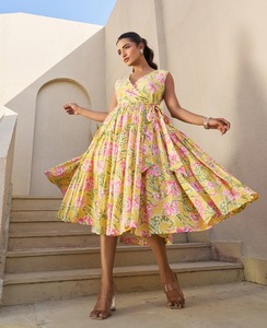 Robe d'été indienne pour femmes, en coton doux, imprimé floral, faite à la main, style indien, longueur genou, cadeau personnalisé - Product Image 2