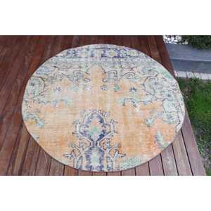 Alfombra Turca, Redonda de 4.5x4.5 pies, Alfombra Vintage con Diseño Floral en Naranja y Azul - Product Image 1